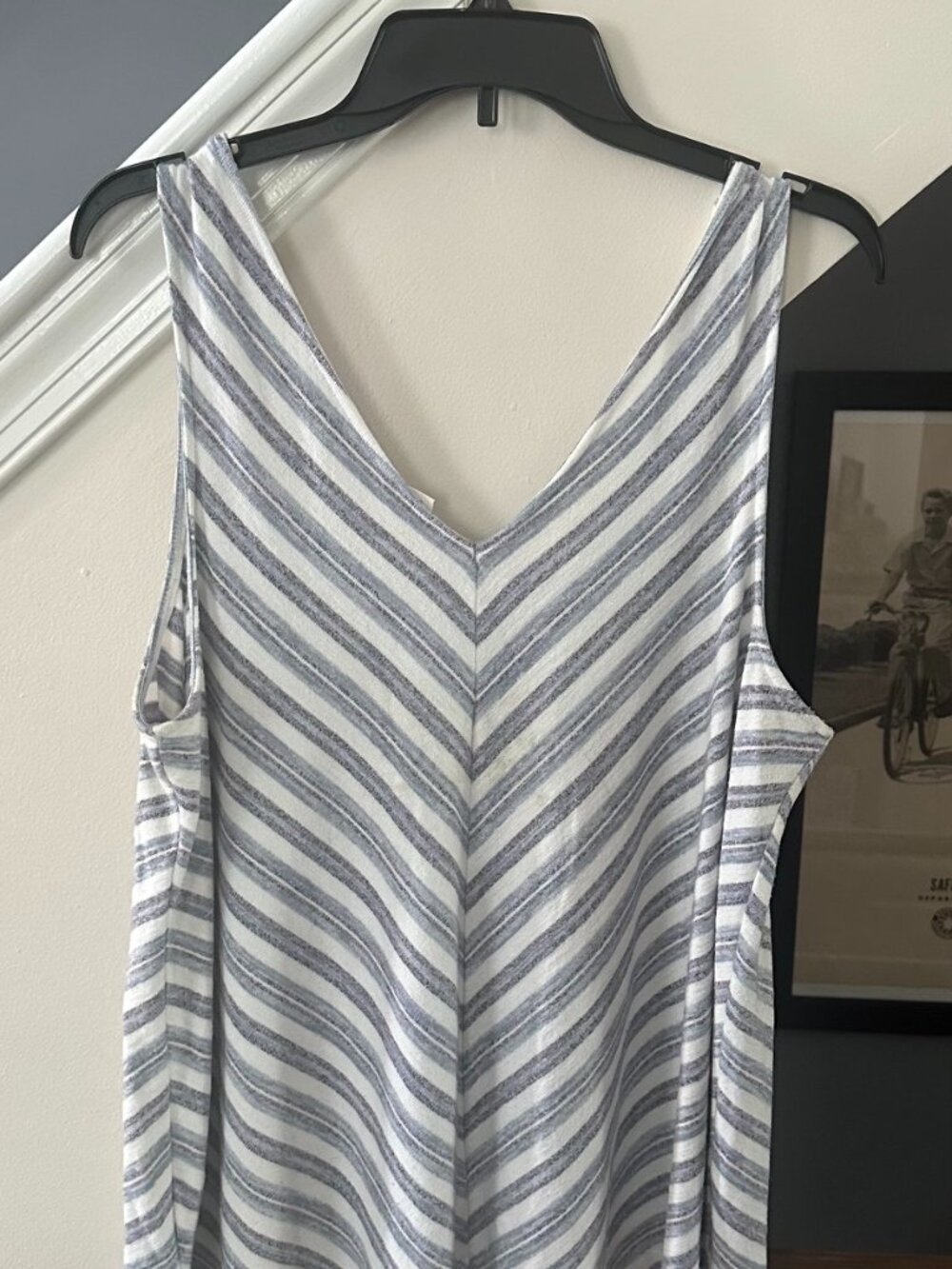 Sleeveless Chevron Stripe V‑Neck Top – Size L